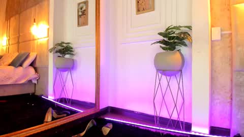 Snapshot of alessialondon chatting on 02/23/25, 07:00 Alessia online show from 02/23/25, 07:00