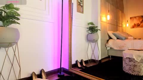 Snapshot of alessialondon chatting on 02/25/25, 07:09 Alessia online show from 02/25/25, 07:09