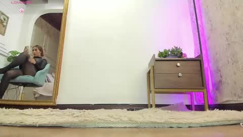 Snapshot of alessialondon chatting on 03/01/25, 06:46 Alessia online show from 03/01/25, 06:46