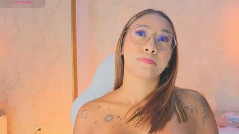 Snapshot of alessialondon chatting on 12/17/25, 03:01 Alessia online show from 12/17/25, 03:01