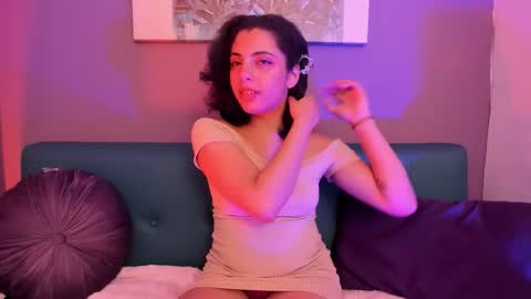 Snapshot of alessiia__ chatting on 11/04/25, 03:49 alessiia__ online show from 11/04/25, 03:49