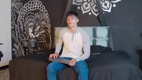 Snapshot of alessiovitale chatting on 11/06/25, 12:06 Alessio online show from 11/06/25, 12:06