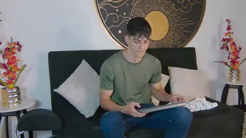 Snapshot of alessiovitale chatting on 11/12/25, 12:38 Alessio online show from 11/12/25, 12:38