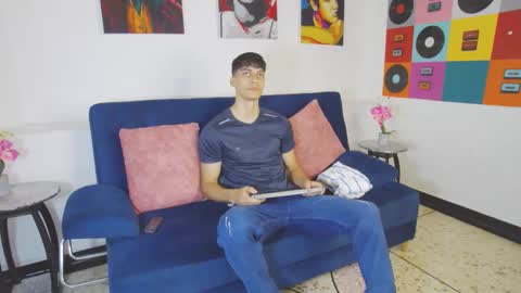 Snapshot of alessiovitale chatting on 11/22/25, 12:04 Alessio online show from 11/22/25, 12:04