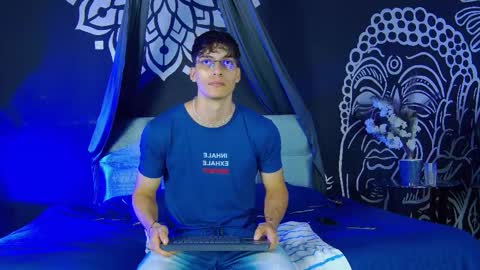 Snapshot of alessiovitale chatting on 12/18/25, 12:00 Alessio online show from 12/18/25, 12:00