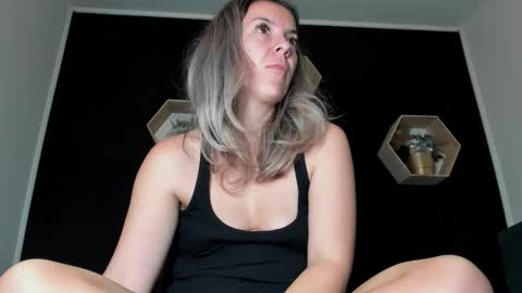 alesys69 online show from 10/18/25, 10:21