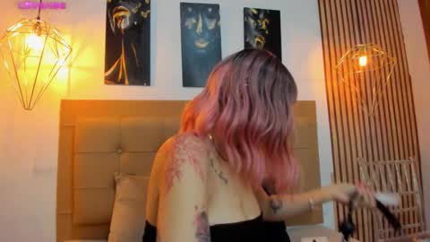 Aleszia online show from 11/19/25, 07:03