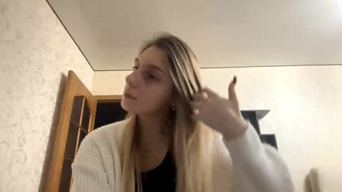 Snapshot of alethapalmerino chatting on 12/20/25, 07:48 April online show from 12/20/25, 07:48