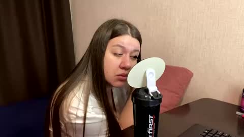 Snapshot of aletta_oushen chatting on 12/19/24, 10:56 Aletta Oushen online show from 12/19/24, 10:56