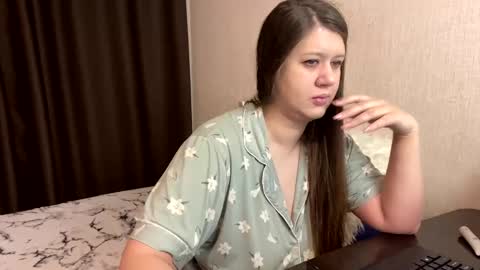 Snapshot of aletta_oushen chatting on 12/20/24, 12:05 Aletta Oushen online show from 12/20/24, 12:05