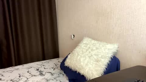 Snapshot of aletta_oushen chatting on 12/21/24, 09:55 Aletta Oushen online show from 12/21/24, 09:55