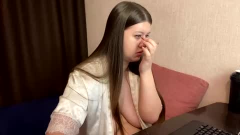 Snapshot of aletta_oushen chatting on 12/21/24, 11:45 Aletta Oushen online show from 12/21/24, 11:45