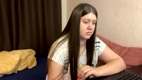 Snapshot of aletta_oushen chatting on 12/28/24, 01:17 Aletta Oushen online show from 12/28/24, 01:17