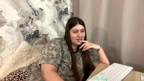 Snapshot of aletta_oushen chatting on 02/04/25, 01:59 Aletta Oushen online show from 02/04/25, 01:59