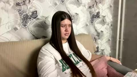 Snapshot of aletta_oushen chatting on 02/12/25, 01:59 Aletta Oushen online show from 02/12/25, 01:59