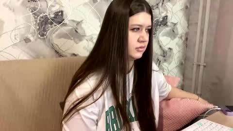 Snapshot of aletta_oushen chatting on 02/17/25, 11:44 Aletta Oushen online show from 02/17/25, 11:44