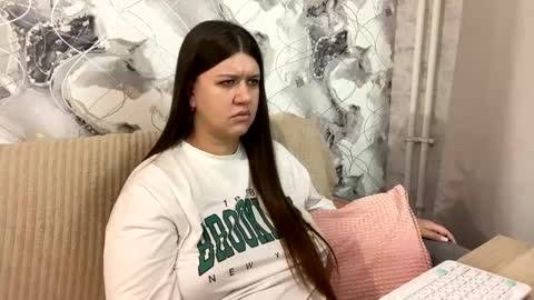 Snapshot of aletta_oushen chatting on 02/17/25, 05:53 Aletta Oushen online show from 02/17/25, 05:53