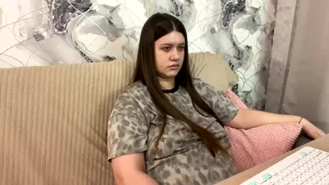 Snapshot of aletta_oushen chatting on 02/19/25, 04:00 Aletta Oushen online show from 02/19/25, 04:00