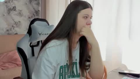 Snapshot of aletta_oushen chatting on 09/18/25, 06:04 Aletta Oushen online show from 09/18/25, 06:04