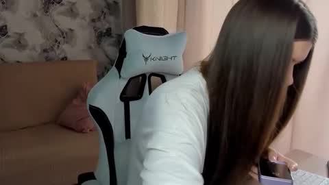 Snapshot of aletta_oushen chatting on 09/20/25, 10:27 Aletta Oushen online show from 09/20/25, 10:27