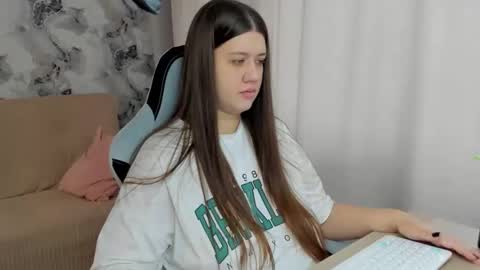 Snapshot of aletta_oushen chatting on 09/29/25, 09:58 Aletta Oushen online show from 09/29/25, 09:58