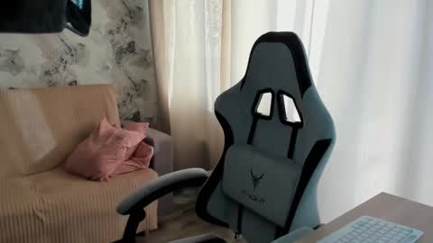 Snapshot of aletta_oushen chatting on 09/30/25, 10:09 Aletta Oushen online show from 09/30/25, 10:09