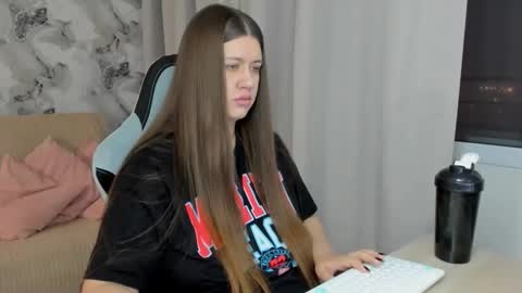 Snapshot of aletta_oushen chatting on 10/07/25, 12:24 Aletta Oushen online show from 10/07/25, 12:24