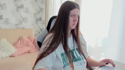 Snapshot of aletta_oushen chatting on 10/16/25, 09:43 Aletta Oushen online show from 10/16/25, 09:43