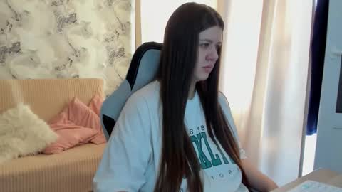 Snapshot of aletta_oushen chatting on 10/17/25, 10:18 Aletta Oushen online show from 10/17/25, 10:18