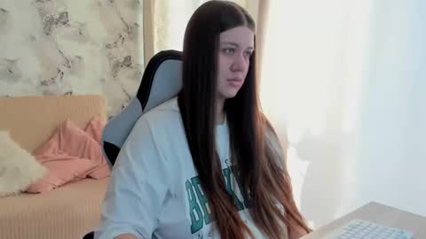 Snapshot of aletta_oushen chatting on 10/20/25, 10:05 Aletta Oushen online show from 10/20/25, 10:05