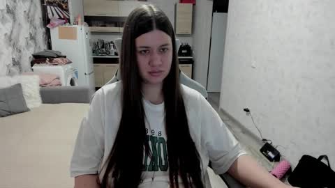 Snapshot of aletta_oushen chatting on 11/24/25, 10:59 Aletta Oushen online show from 11/24/25, 10:59