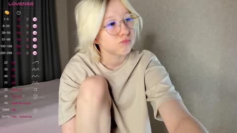 alettaevee online show from 03/24/26, 01:32