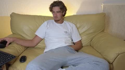 Snapshot of alex83530 chatting on 10/25/25, 09:50 Alex83530 online show from 10/25/25, 09:50