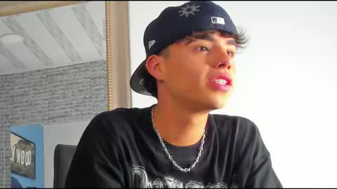 Snapshot of alex__fire_ chatting on 10/14/25, 01:23 alex online show from 10/14/25, 01:23