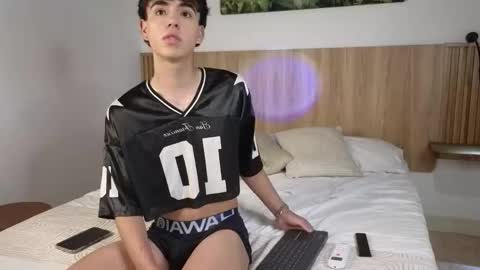 Snapshot of alex__fire_ chatting on 10/19/25, 03:45 alex online show from 10/19/25, 03:45