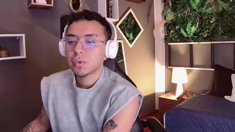 Snapshot of alex__montesco chatting on 03/11/25, 12:50 Alex online show from 03/11/25, 12:50