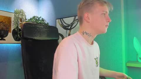 Snapshot of alex__sweet chatting on 11/16/25, 06:52 your Alex online show from 11/16/25, 06:52