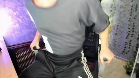 Snapshot of alex__sweet chatting on 12/14/25, 06:45 your Alex online show from 12/14/25, 06:45