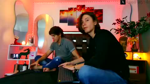 Snapshot of alex_and_fabian chatting on 12/16/24, 09:41 sneider online show from 12/16/24, 09:41