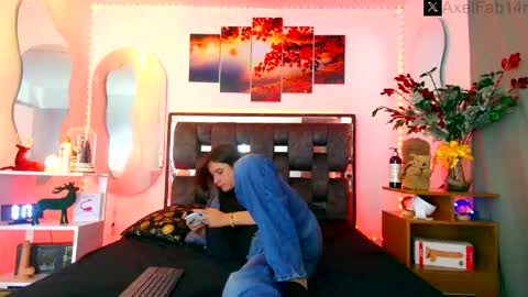 Snapshot of alex_and_fabian chatting on 12/17/24, 06:31 sneider online show from 12/17/24, 06:31