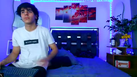 Snapshot of alex_and_fabian chatting on 12/20/24, 09:39 sneider online show from 12/20/24, 09:39