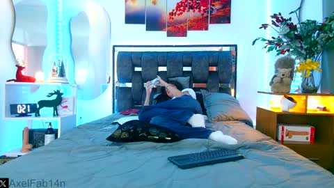 Snapshot of alex_and_fabian chatting on 12/22/24, 06:37 sneider online show from 12/22/24, 06:37