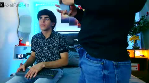 Snapshot of alex_and_fabian chatting on 12/23/24, 09:51 sneider online show from 12/23/24, 09:51