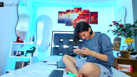 Snapshot of alex_and_fabian chatting on 01/16/25, 06:48 sneider online show from 01/16/25, 06:48