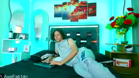 Snapshot of alex_and_fabian chatting on 02/08/25, 06:44 sneider online show from 02/08/25, 06:44