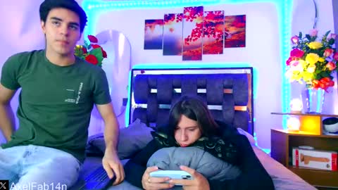 Snapshot of alex_and_fabian chatting on 02/15/25, 07:06 sneider online show from 02/15/25, 07:06