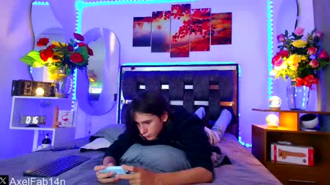 Snapshot of alex_and_fabian chatting on 02/16/25, 06:43 sneider online show from 02/16/25, 06:43