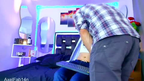 Snapshot of alex_and_fabian chatting on 03/01/25, 06:54 sneider online show from 03/01/25, 06:54