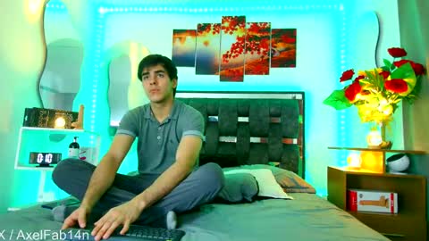 Snapshot of alex_and_fabian chatting on 03/07/25, 06:33 sneider online show from 03/07/25, 06:33