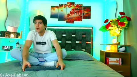 Snapshot of alex_and_fabian chatting on 03/08/25, 06:37 sneider online show from 03/08/25, 06:37